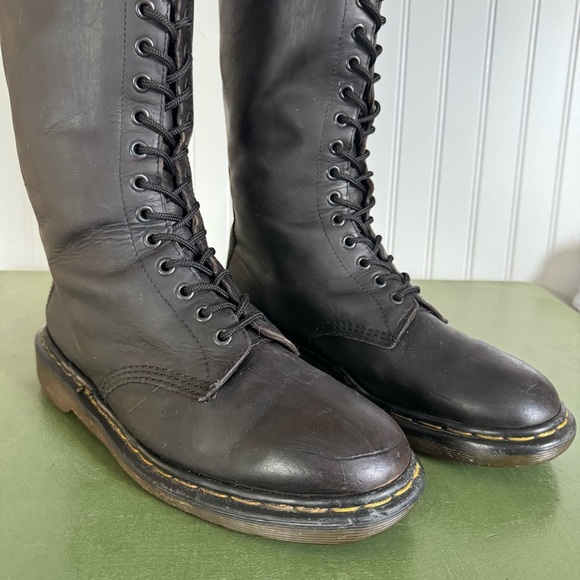 VTG England #1420 Dr. Martens OG 20-Eyelet Lace-Up Boots in Black Leather - Picture 6 of 16